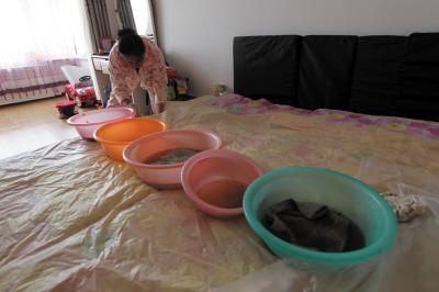 海晏楼上漏水，住户失联，小区没物管，业主维权难！律师来支招……